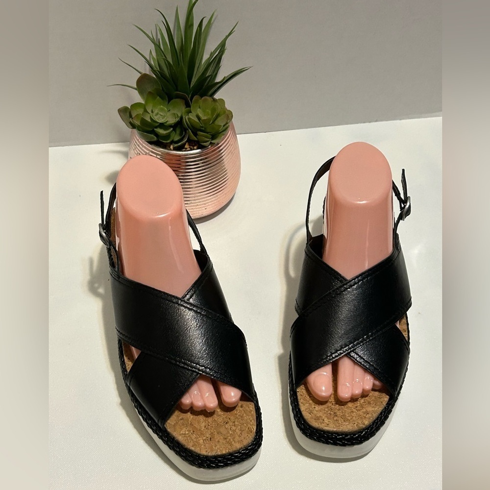 Elegant Black Leather Women's Sandals